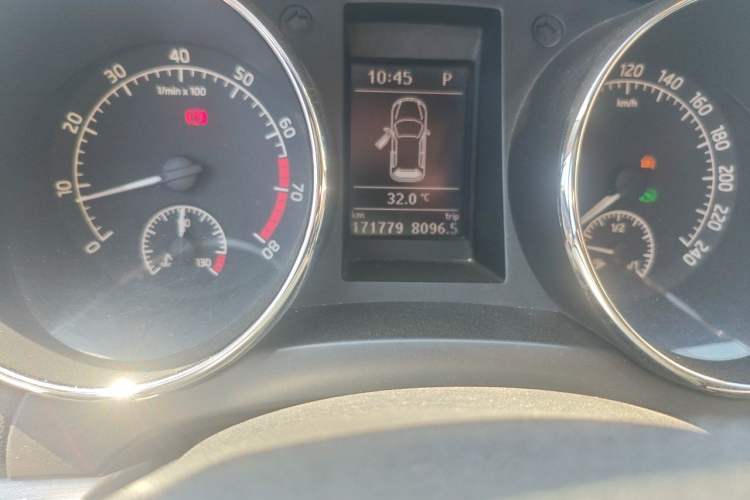 Used Skoda Yeti 2014 1.4 TSI DSG Polar Edition Odometer Close Up