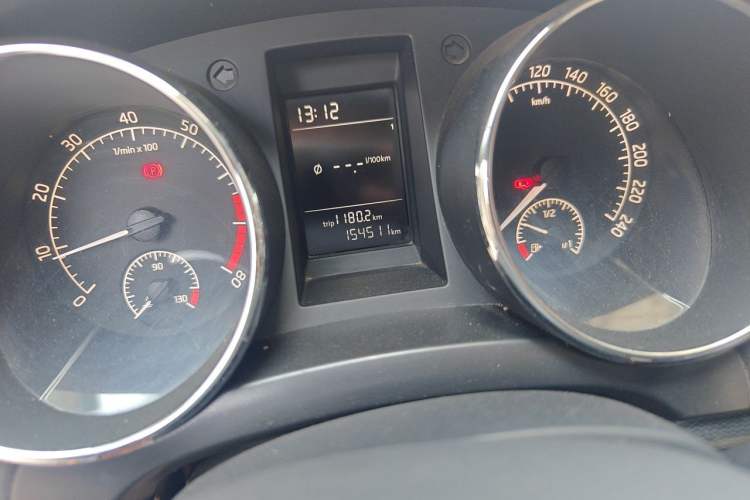 Used Skoda Yeti 2014 1.6L Manual Colorful Edition Odometer Close Up