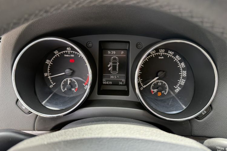 Used Skoda Yeti 2014 1.4TSI DSG All-Wheel Drive Version Odometer Close Up