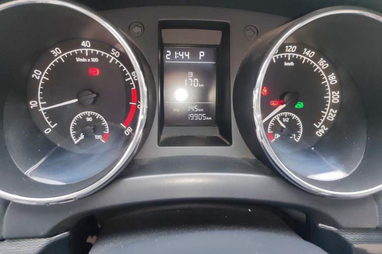 Used Skoda Yeti 2014 1.4TSI DSG Vibrant Edition Odometer Close Up