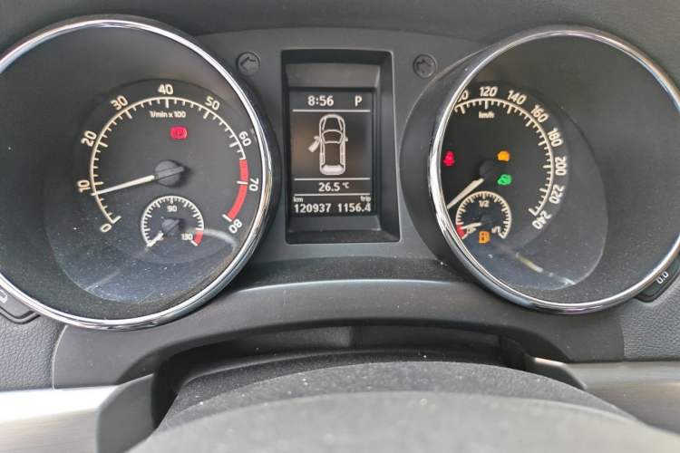 Used Skoda Yeti 2014 1.8TSI DSG Polar Edition Odometer Close Up