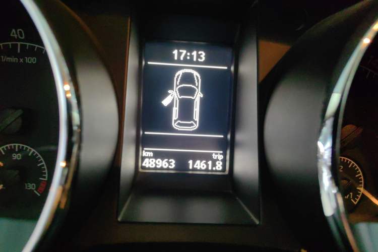 Used Skoda Yeti 2014 1.8TSI DSG Polar Edition Odometer Close Up