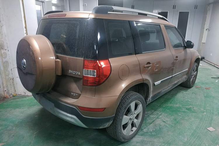 Used Skoda Yeti 2014 1.8TSI DSG Polar Edition Rear Right 45 Deg