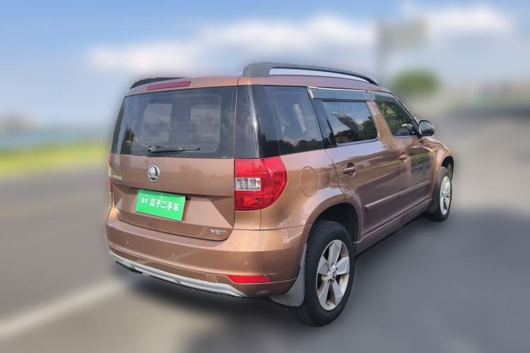 Used Skoda Yeti 2014 1.6L Manual Colorful Edition Rear Right 45 Deg