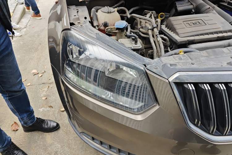 Used Skoda Yeti 2014 1.4TSI Manual Polar Edition Right Front Headlight
