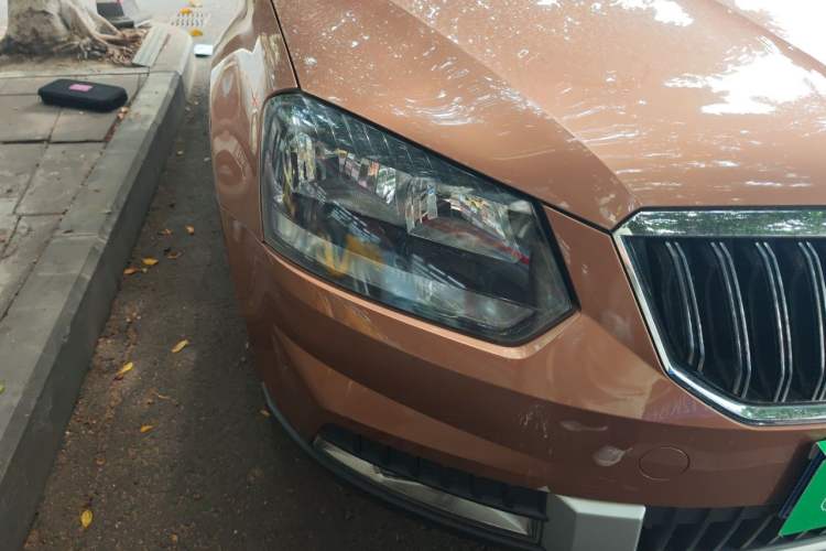 Used Skoda Yeti 2014 1.4TSI Manual Polar Edition Right Front Headlight