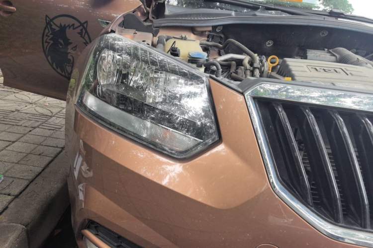 Used Skoda Yeti 2014 1.4TSI DSG Explorer Edition Right Front Headlight