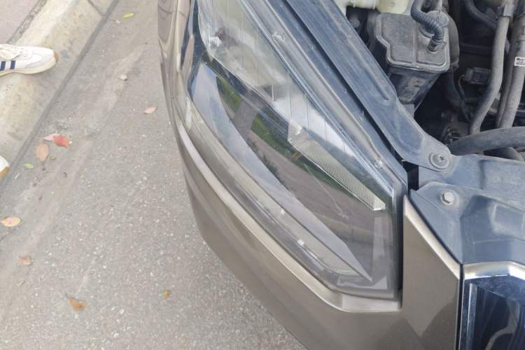 Used Skoda Yeti 2014 1.4TSI DSG Explorer Edition Right Front Headlight