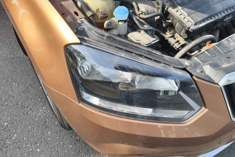 Used Skoda Yeti 2014 1.6L Manual Colorful Edition Right Front Headlight