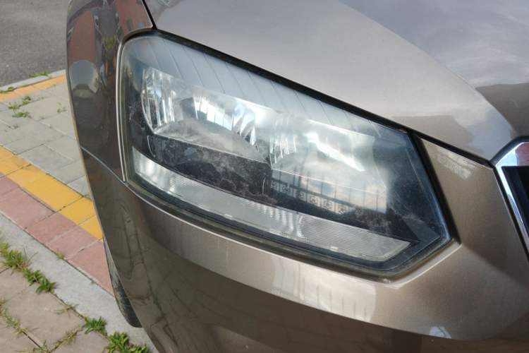 Used Skoda Yeti 2014 1.4TSI Manual Colorful Edition Right Front Headlight