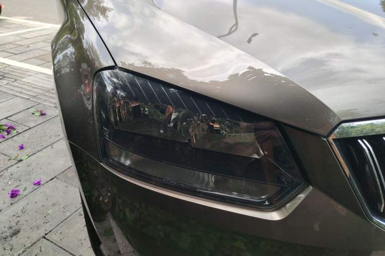 Used Skoda Yeti 2014 1.4TSI Manual Polar Edition Right Front Headlight