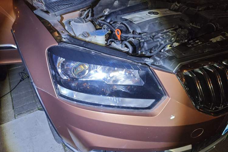 Used Skoda Yeti 2014 1.8TSI DSG Polar Edition Right Front Headlight