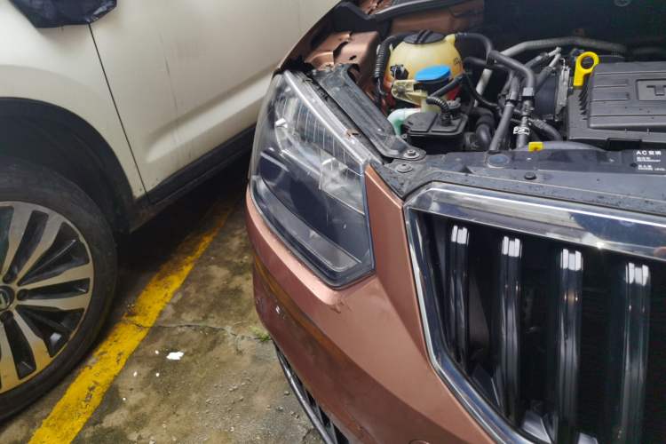 Used Skoda Yeti 2014 1.4TSI DSG Explorer Edition Right Front Headlight