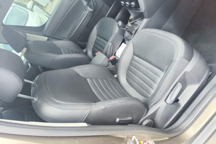 Used Skoda Yeti 2014 1.4TSI Manual Polar Edition Right Front Seat