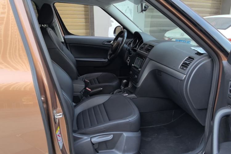 Used Skoda Yeti 2014 1.4 TSI DSG Polar Edition Right Front Seat