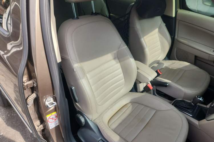 Used Skoda Yeti 2014 1.8TSI DSG Polar Edition Right Front Seat