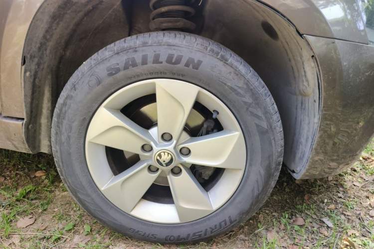 Used Skoda Yeti 2014 1.4TSI DSG Vibrant Edition Right Front Wheel Hub