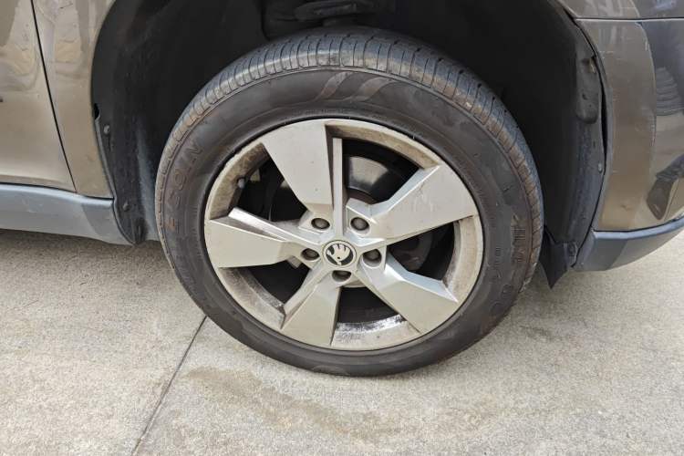 Used Skoda Yeti 2014 1.4TSI Manual Polar Edition Right Front Wheel Hub