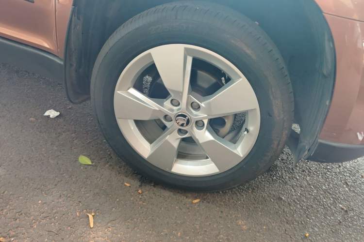 Used Skoda Yeti 2014 1.4TSI Manual Polar Edition Right Front Wheel Hub