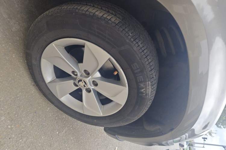 Used Skoda Yeti 2014 1.4TSI DSG Explorer Edition Right Front Wheel Hub