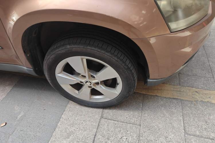 Used Skoda Yeti 2014 1.8TSI DSG Polar Edition Right Front Wheel Hub