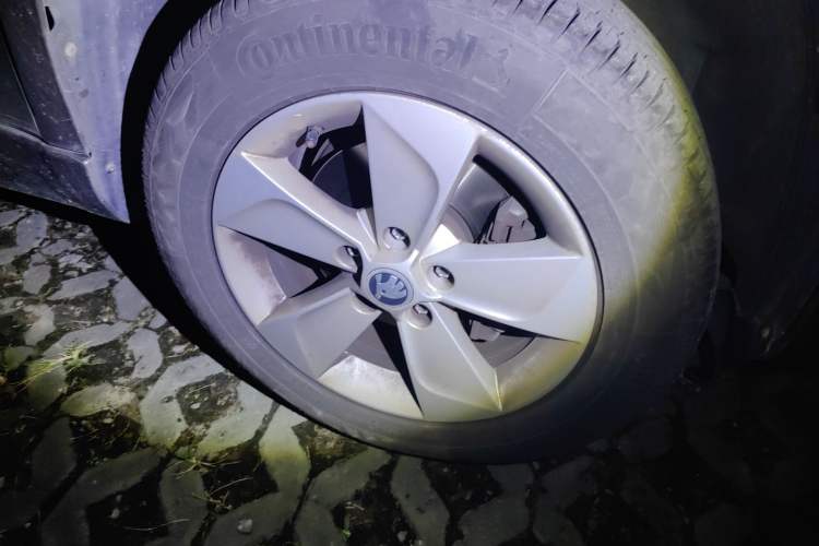 Used Skoda Yeti 2014 1.4TSI Manual Explore Edition Right Front Wheel Hub