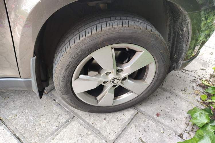 Used Skoda Yeti 2014 1.4TSI Manual Polar Edition Right Front Wheel Hub