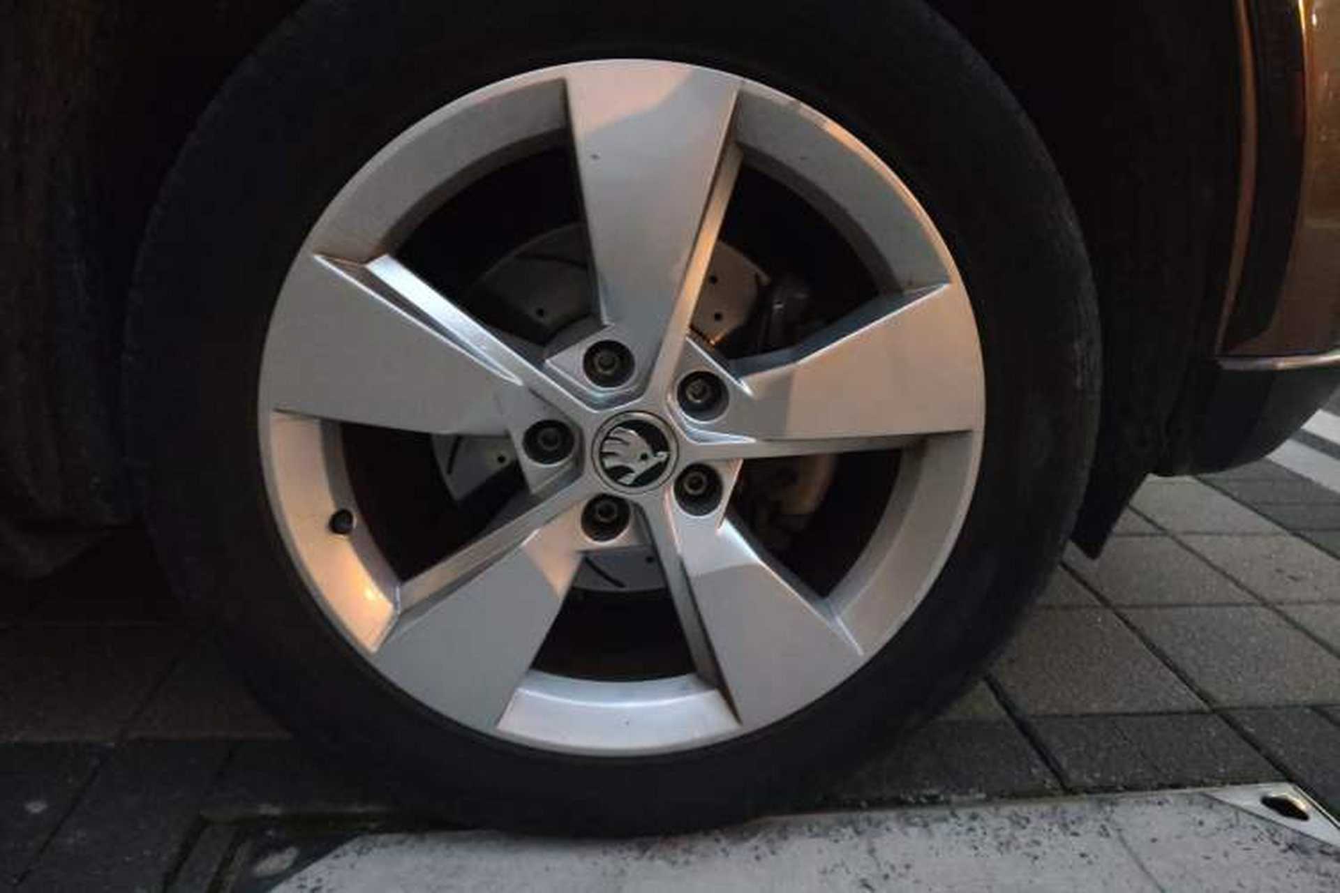Used Skoda Yeti 2014 1.8TSI DSG Polar Edition Right Front Wheel Hub