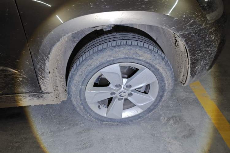 Used Skoda Yeti 2014 1.4TSI DSG Vibrant Edition Right Front Wheel Hub
