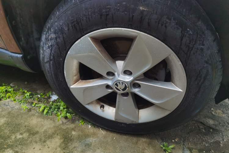 Used Skoda Yeti 2014 1.4TSI DSG Explorer Edition Right Front Wheel Hub