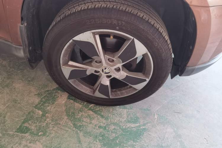 Used Skoda Yeti 2014 1.4TSI Manual Polar Edition Right Front Wheel Hub