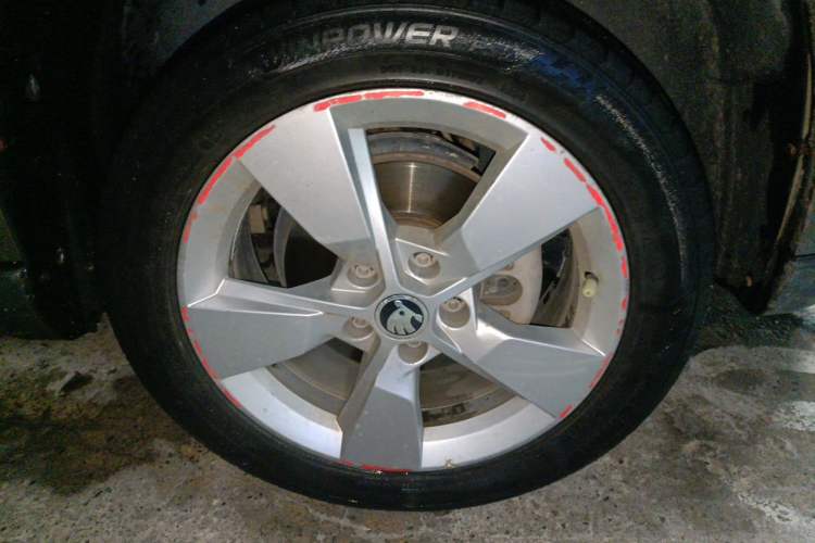 Used Skoda Yeti 2014 1.4 TSI DSG Polar Edition Right Front Wheel Hub