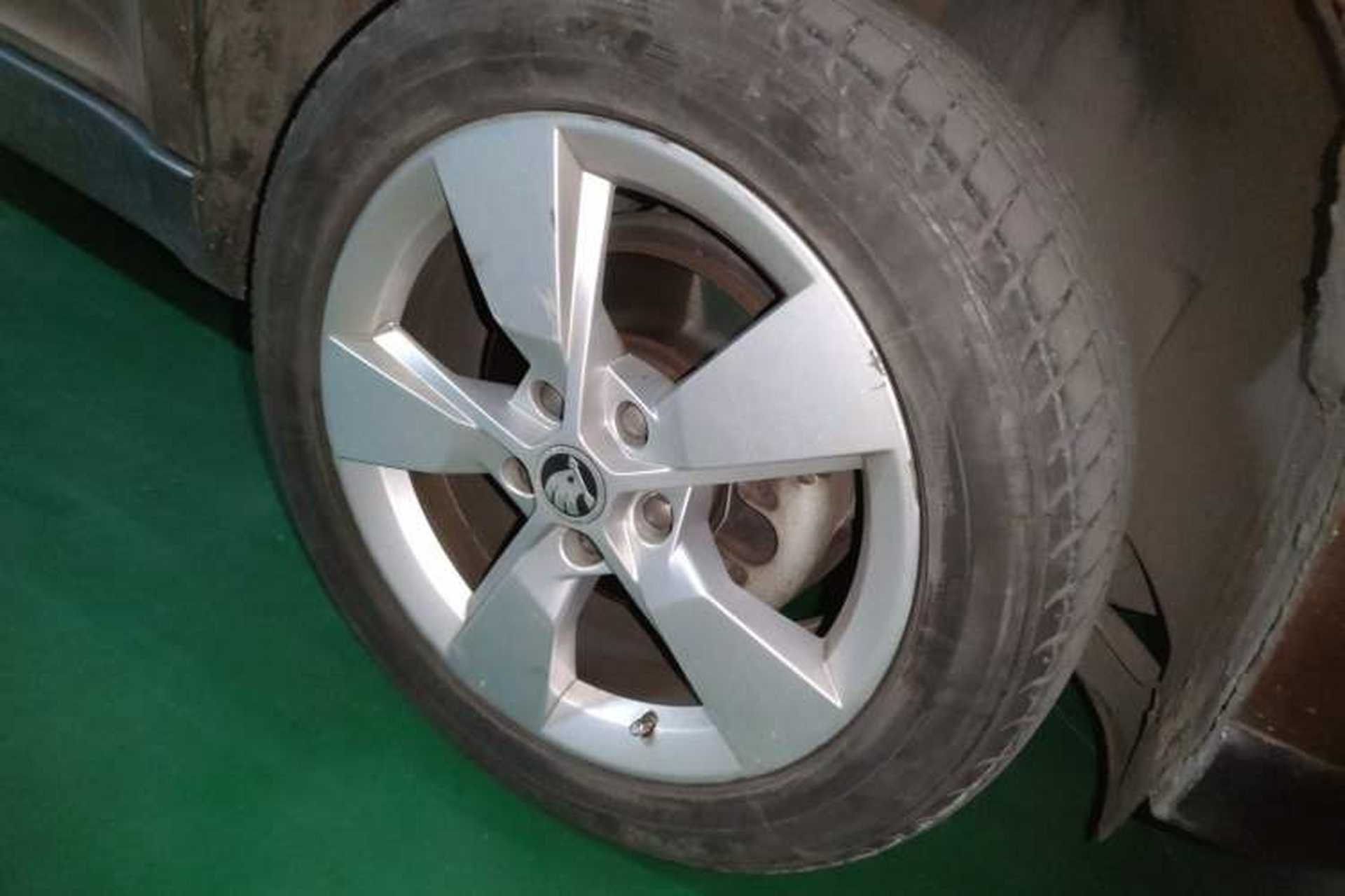 Used Skoda Yeti 2014 1.8TSI DSG Polar Edition Right Front Wheel Hub