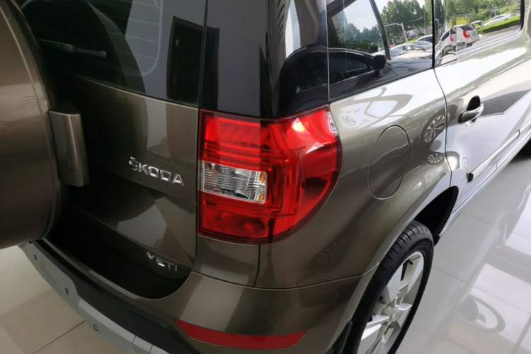 Used Skoda Yeti 2014 1.8TSI DSG Polar Edition Right Rear Taillight
