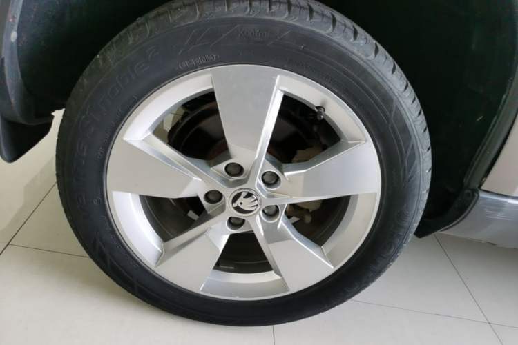 Used Skoda Yeti 2014 1.8TSI DSG Polar Edition Right Rear Wheel Hub