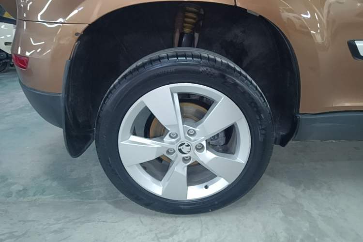 Used Skoda Yeti 2014 1.8TSI DSG Polar Edition Right Rear Wheel Hub