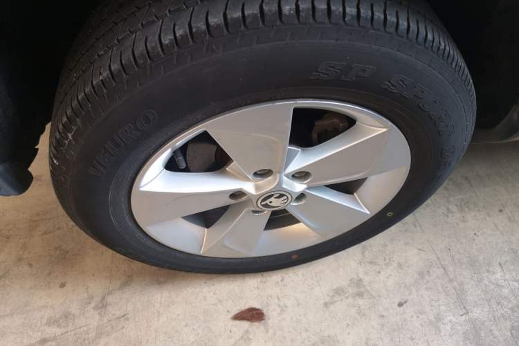 Used Skoda Yeti 2014 1.4TSI DSG Vibrant Edition Right Rear Wheel Hub