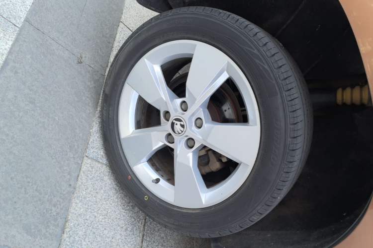 Used Skoda Yeti 2014 1.4 TSI DSG Polar Edition Right Rear Wheel Hub