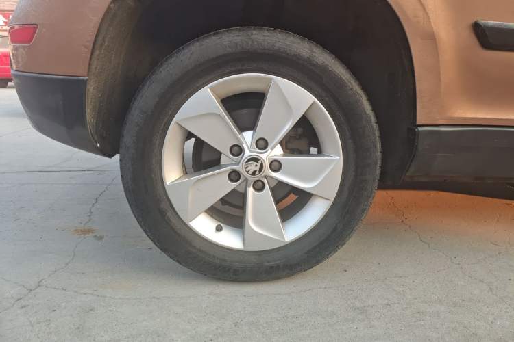 Used Skoda Yeti 2014 1.4TSI Manual Explore Edition Right Rear Wheel Hub