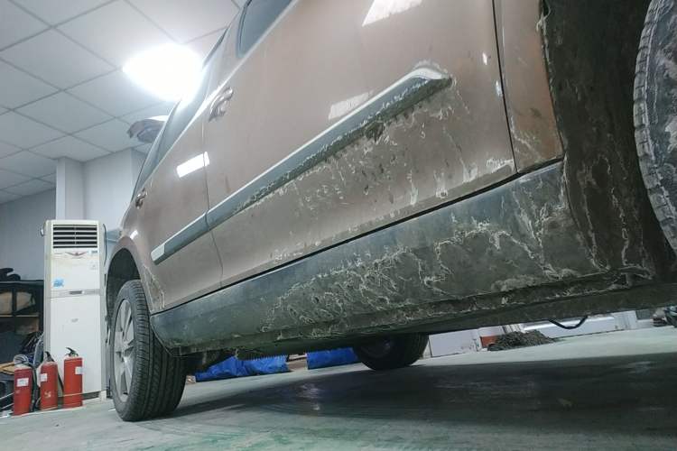 Used Skoda Yeti 2014 1.8TSI DSG Polar Edition Right Side Sill
