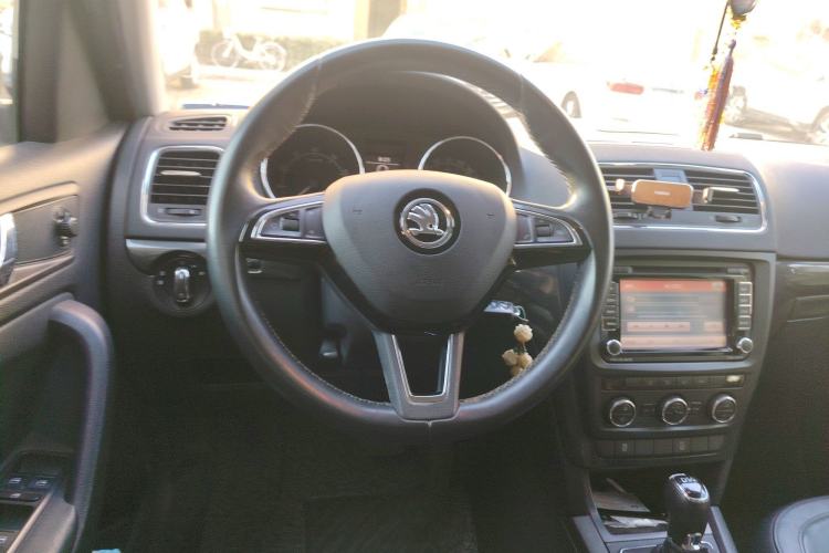 Used Skoda Yeti 2014 1.4 TSI DSG Phantom Edition Steering Wheel