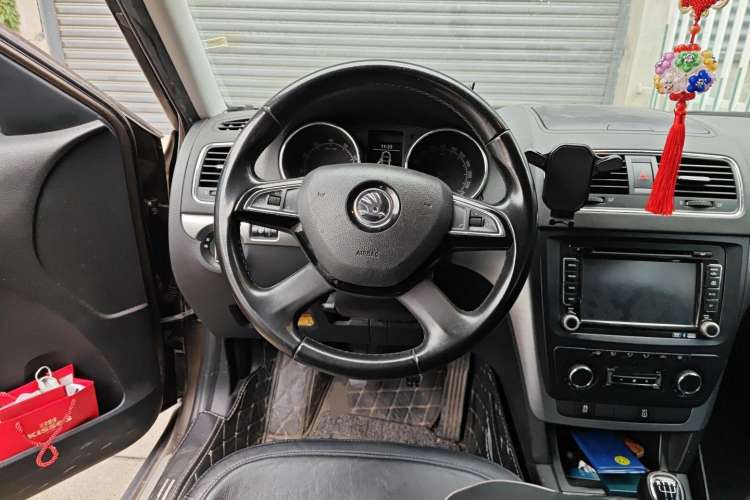 Used Skoda Yeti 2014 1.4TSI Manual Polar Edition Steering Wheel