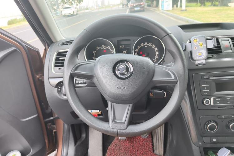 Used Skoda Yeti 2014 1.6L Manual Colorful Edition Steering Wheel