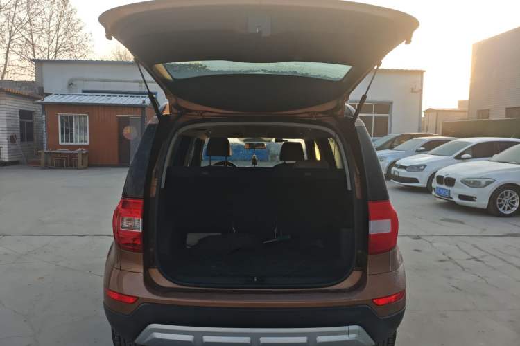 Used Skoda Yeti 2014 1.4TSI Manual Explore Edition Trunk
