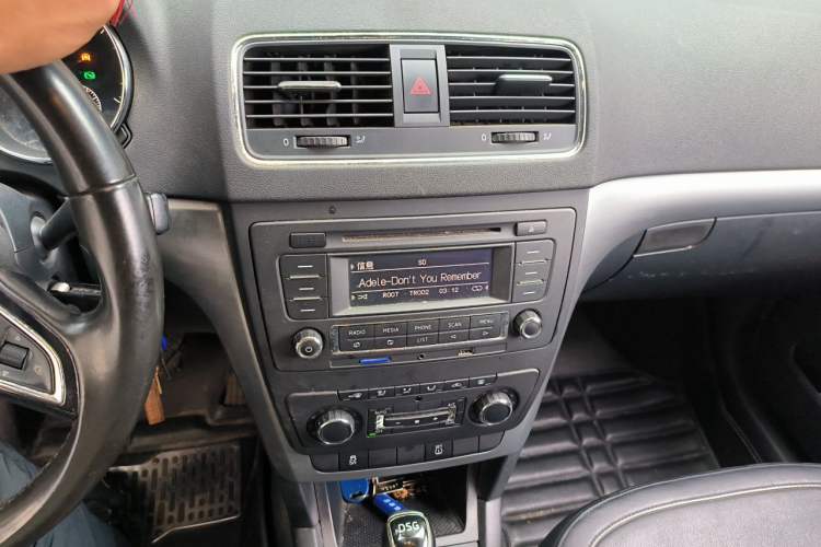 Used Skoda Yeti 2014 1.4 TSI DSG Polar Edition Audio And AC Panel
