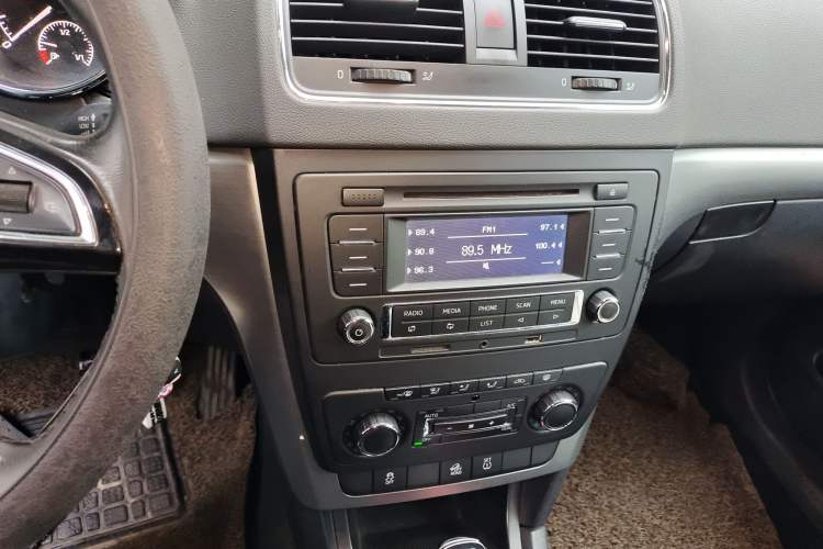 Used Skoda Yeti 2014 1.8TSI DSG Polar Edition Audio And AC Panel