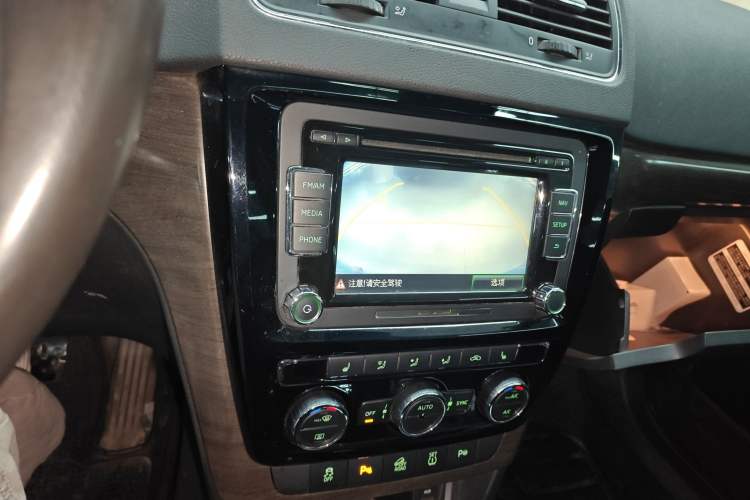 Used Skoda Yeti 2014 1.8TSI DSG All-Wheel Drive Edition Audio And AC Panel