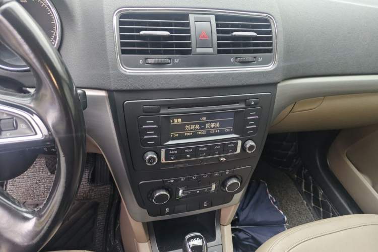 Used Skoda Yeti 2014 1.4 TSI DSG Polar Edition Audio And AC Panel