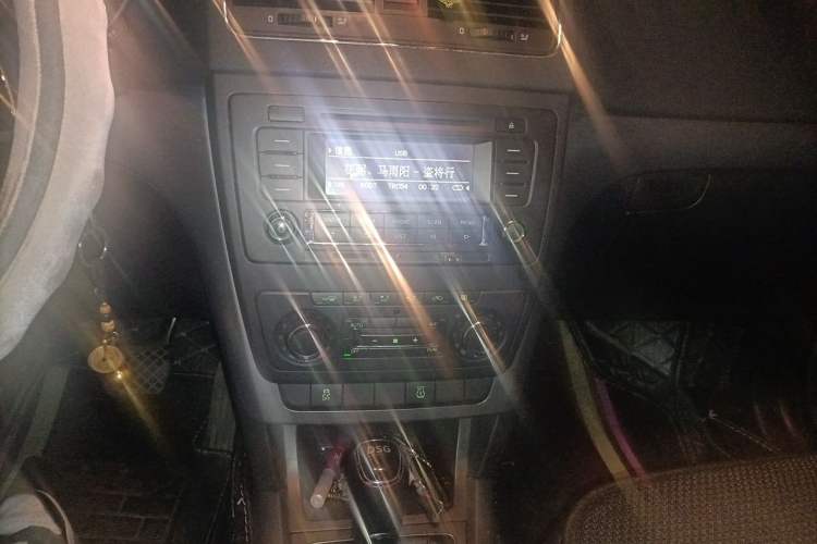 Used Skoda Yeti 2014 1.4 TSI DSG Polar Edition Audio And AC Panel