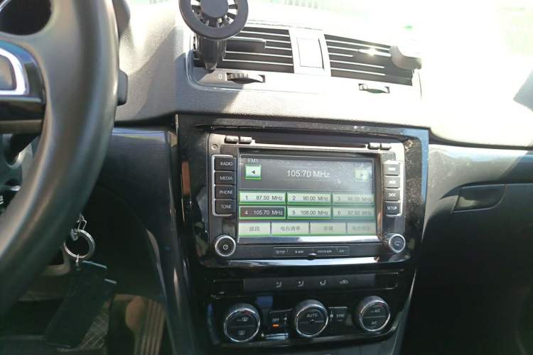 Used Skoda Yeti 2014 1.4 TSI DSG Phantom Edition Audio And AC Panel